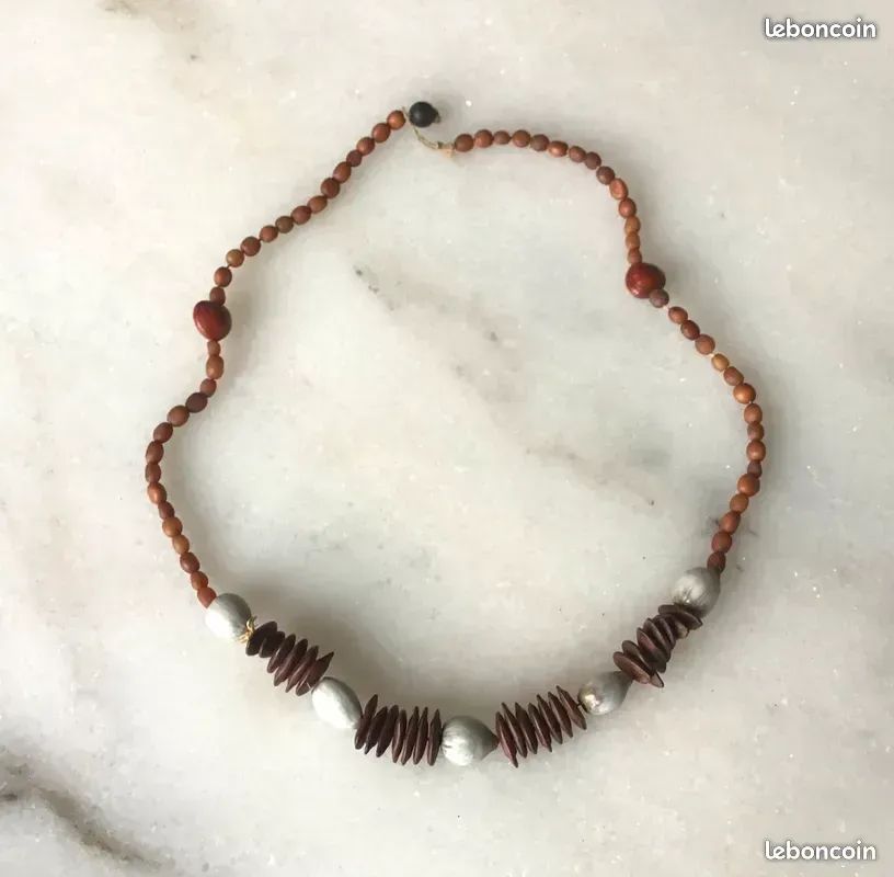 Collier ras le cou du Brésil : avec des perles de bois + graines (bijou ethnique) (image 1)