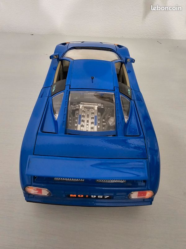 Bugatti EB 110 1991 – 1/18 Burago – Bleu Foncé – Occasion