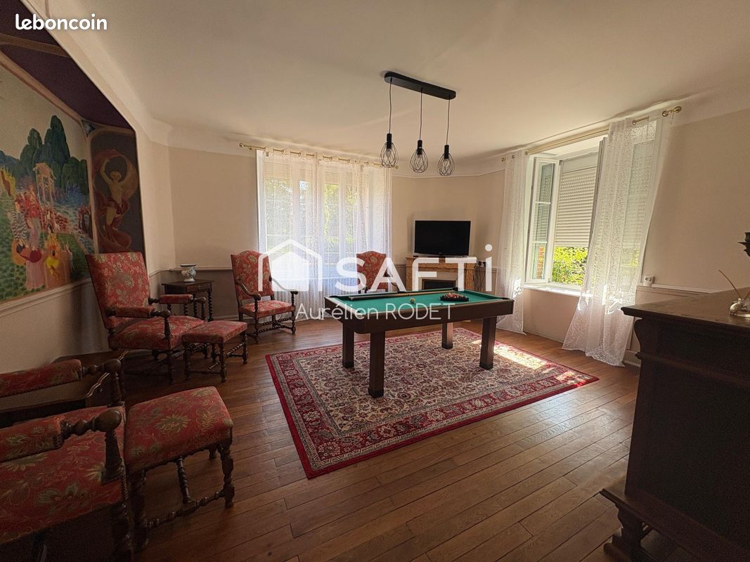 Maison 8 pièces 231 m² · à Vatan · 231 m² · 192 600 €