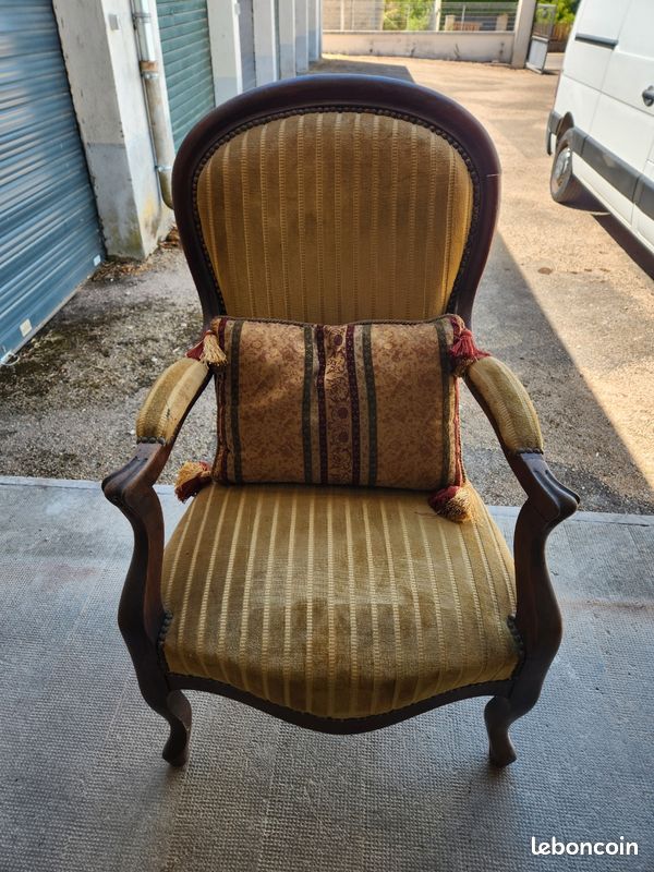 Fauteuil cabriolet jaune en noyer (image 1)
