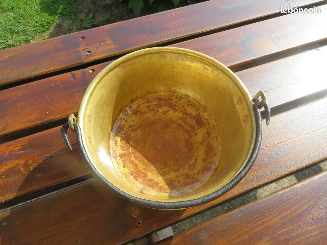 Ancien chaudron/seau en cuivre jaune avec anse pliante en fer forgé riveté - FRANCE (XIXé) (image 3)