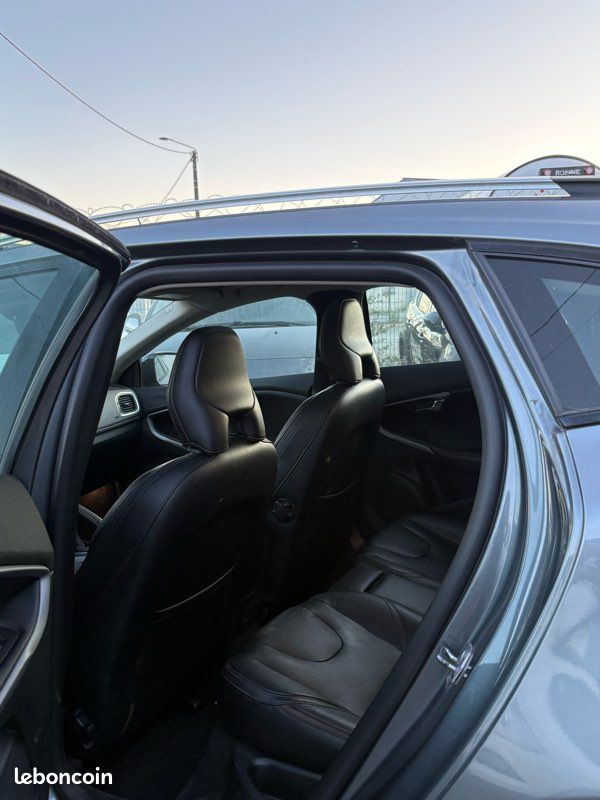 V40 cross country business d2 115 momentum business powershift a (image 4)