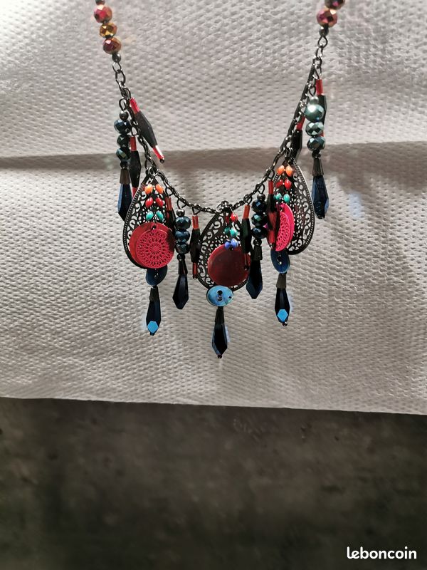 Collier fantaisie (image 1)