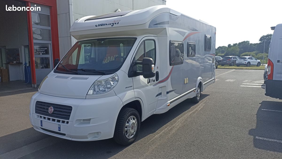 Location camping-car climatisé cabine et cellule (image 2)