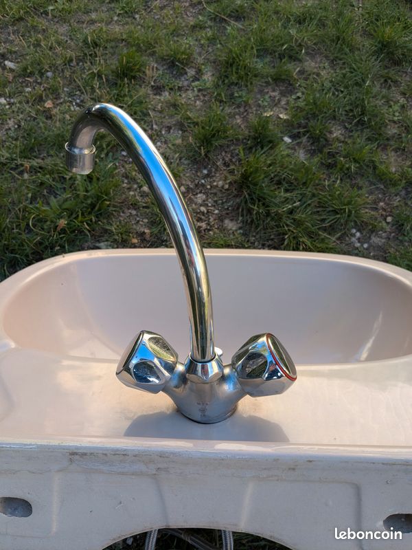 Lavabo beige sur pied indépendant avec robinet 45 euros (image 8)
