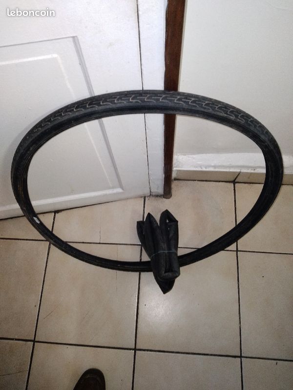Pneu vélo 28 p avec chambre (image 1)