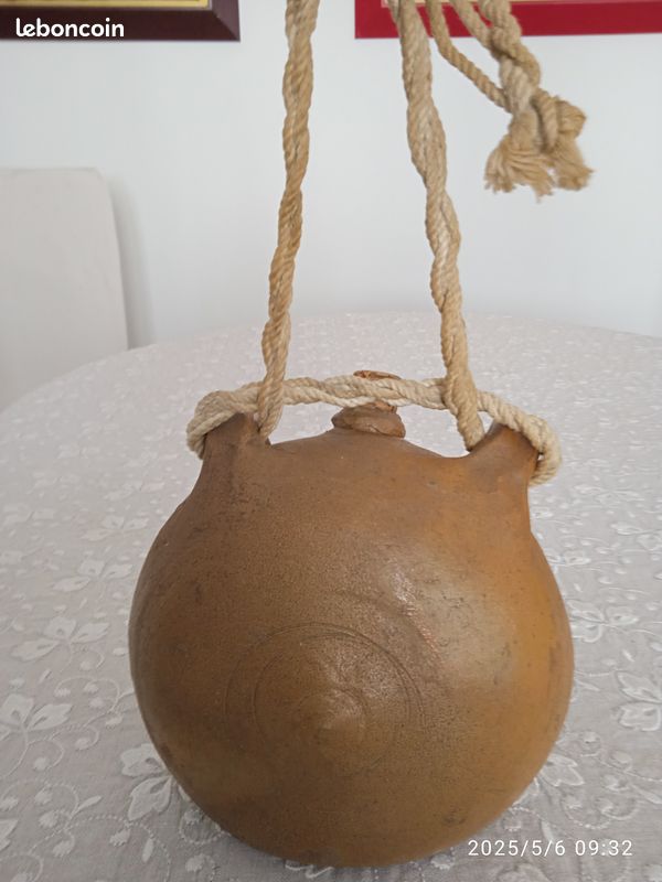 Ancienne Bouteille en grès blanc