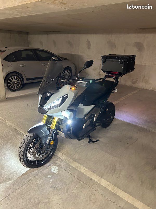 Honda X-ADV 750 – 2024 – 6 300 km – Top Case Givi 58 L (image 1)