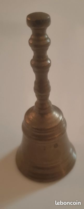 Cloche d'appel en laiton (image 1)