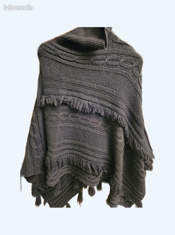 Poncho (image 1)