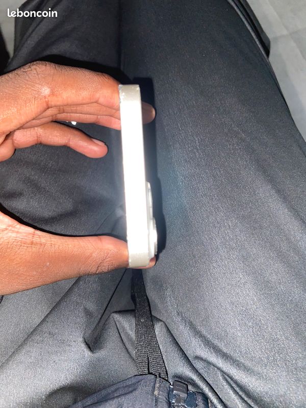IPhone 14 (image 3)