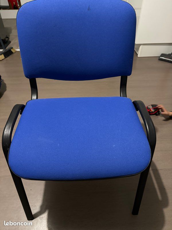 Chaise bleue (image 1)