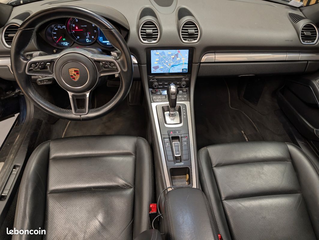PORSCHE 718 BOXSTER 2.0 300 PDK - CAMERA DE RECUL + RADAR AVANT + SIEGES ET VOLANT CHAUFFANT + CLIM BI-ZONe (image 3)