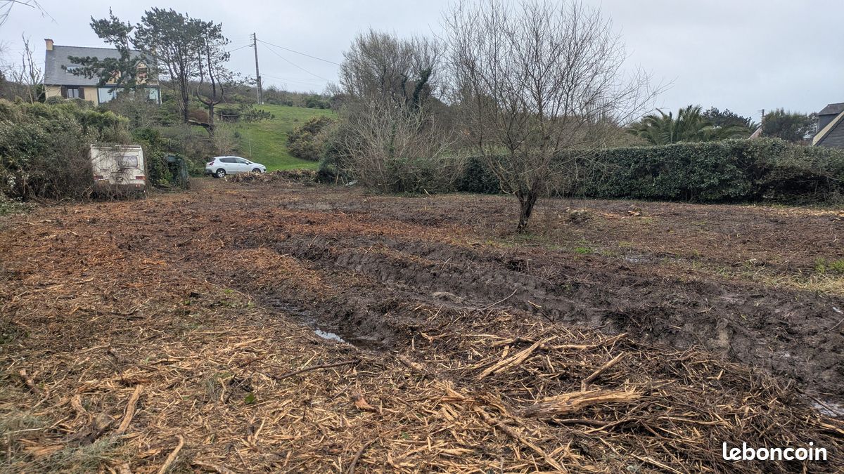 Terrain constructible · à Crozon · 300 000 €