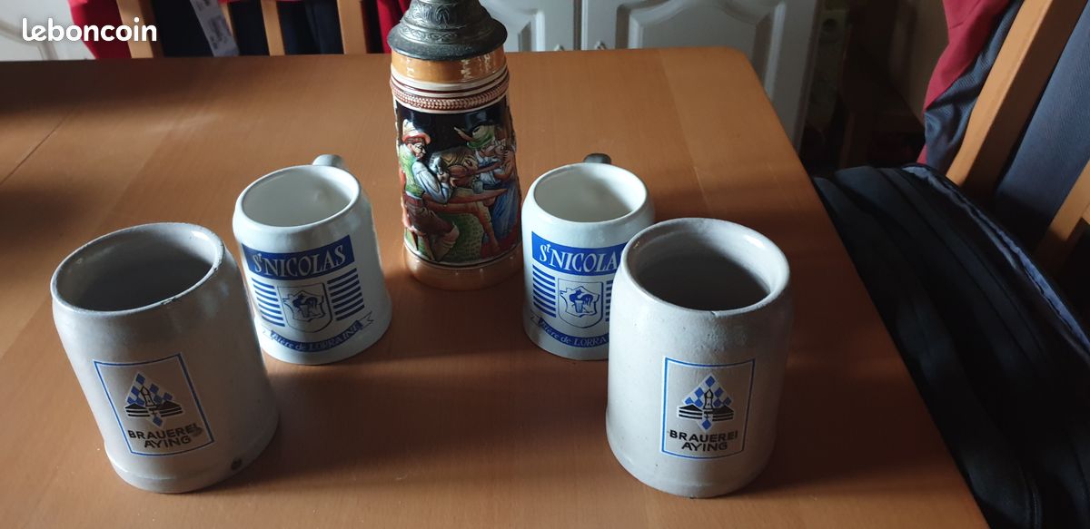 Chope à bière drôle à double couche de 450 ml, chope à bière factice avec poignée, liquide de bière simulé coulant à l'intérieur de la chope à bière