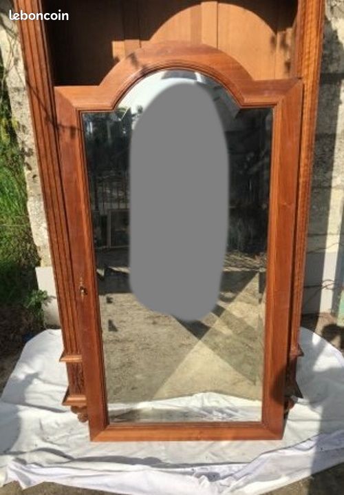 Armoire homme debout en noyer avec sculptures (image 1)