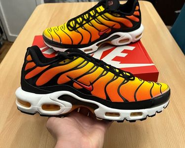 Tn Requin Tn Tuned Rouge Et Noir Tn Shoes Tn Nike Requin Noir Tn