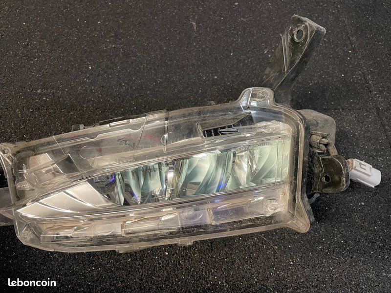 Feu phare antibrouillard lexus nx350 (image 3)