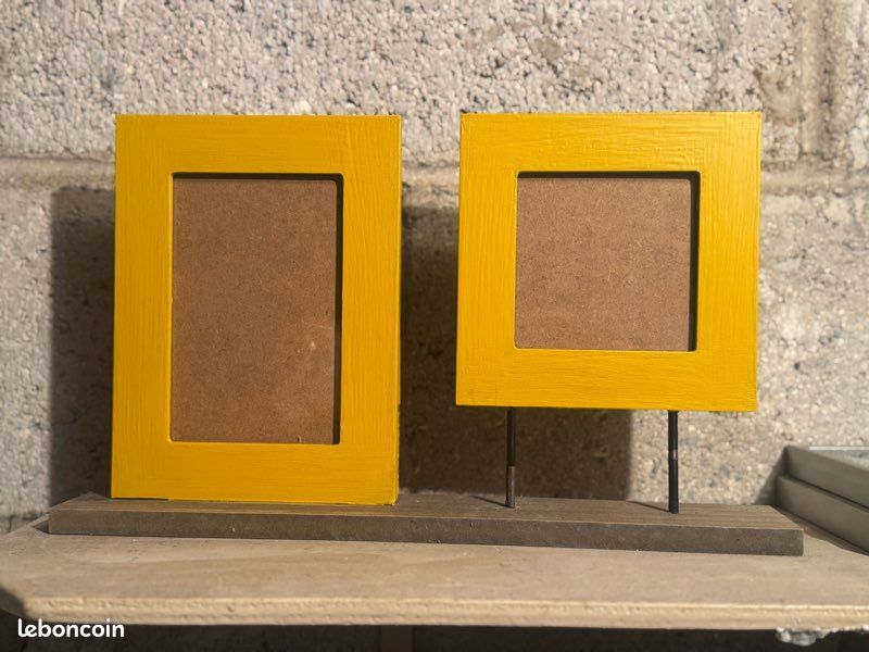 Double cadre photo sur socle bois - Jaunr (image 1)