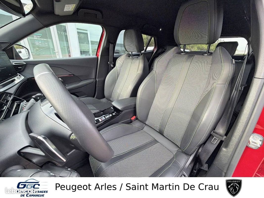 PEUGEOT 2008 Hybrid 145 e-DCS6 GT (image 9)