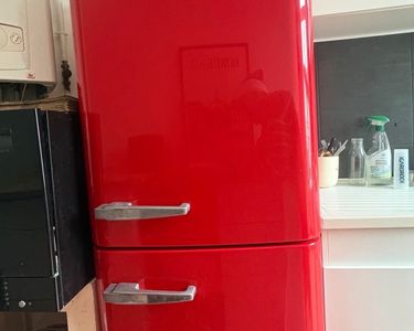Réfrigérateur SMEG Vintage Rouge - Bon état, 7 Ans, Sans Rayures
