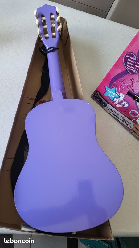 Poupée Violetta Mannequin Avec Guitare Et Make-up - Réf 4932 (neuve)