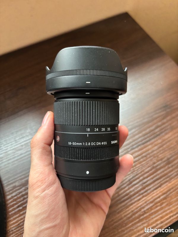 Sigma 18-50mm f/2.8 pour Fujifilm X (image 1)