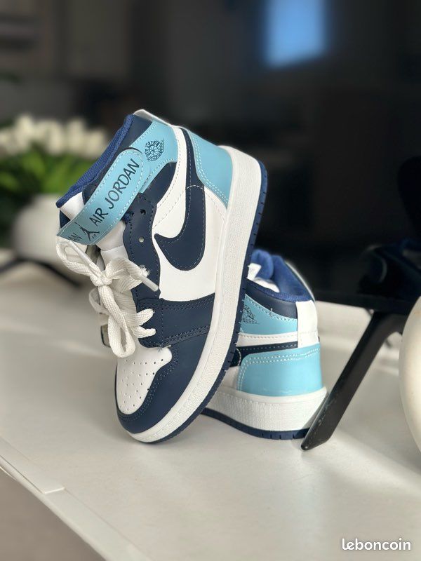 Nike Mid bébé – Bleu/Blanc – Neuf avec boîte Chaussures