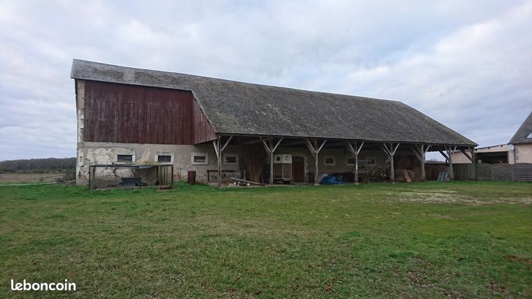Grange à fort potentiel - idéale investisseurs et passionnés d'équitation