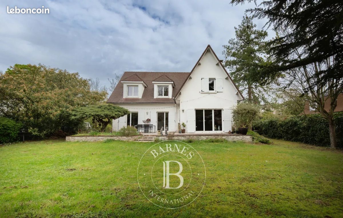 Propriété 9 pièces 208 m² (image 2)