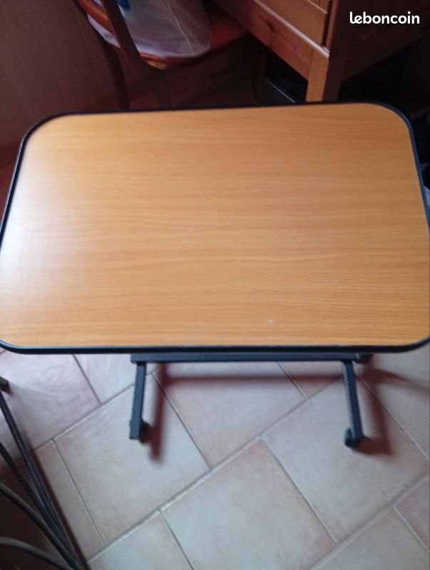 Vends table sur roulettes (image 1)