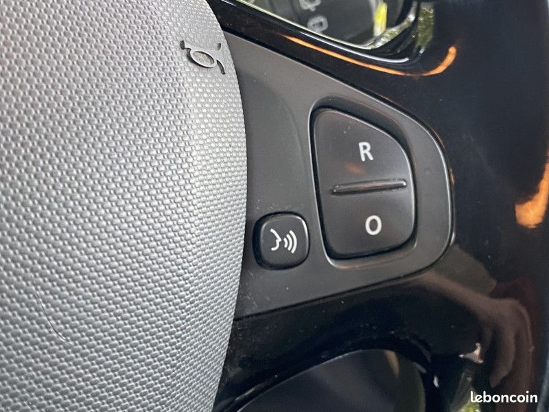 Renault CAPTUR 1.5 DCI 90CH STOP&START ENERGY INTENS ECO² EURO6 2016 (image 17)