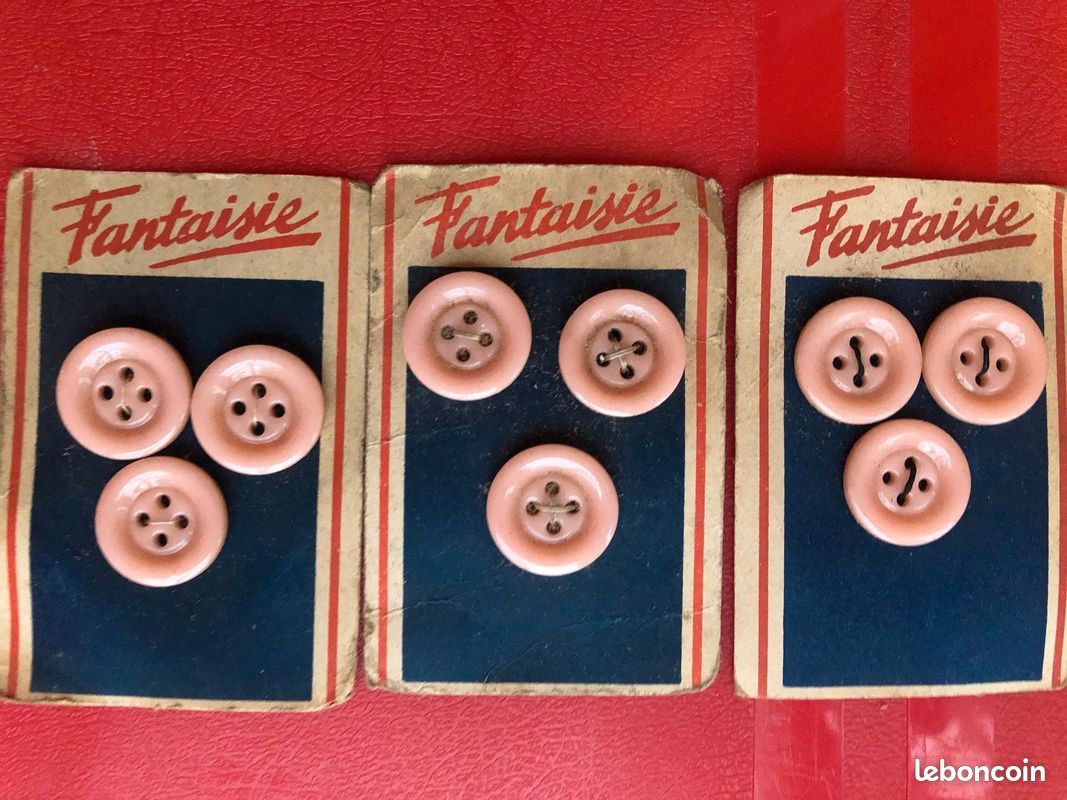 Lot Brocante : Insignes, Médailles, Boutons, Coupe-papier - LBB00132