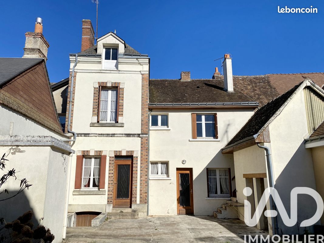 Maison 8 pièces 175 m² · à Château-Renault · 175 m² · 96 000 €