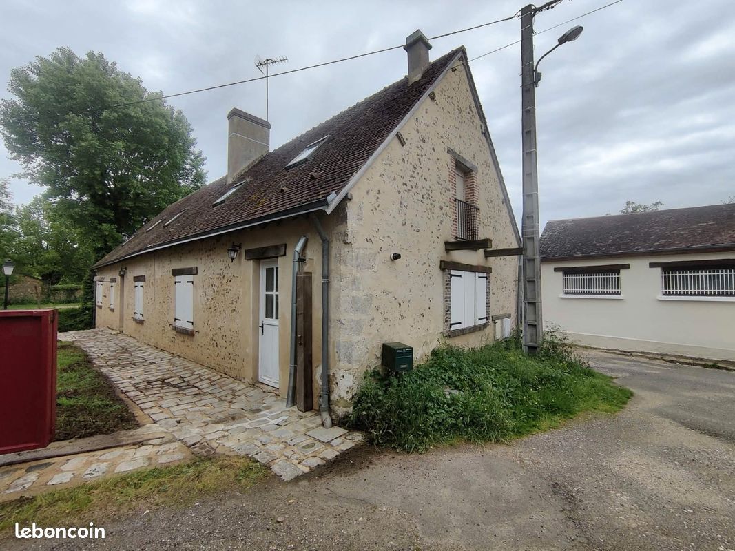 Maison 4 pièces 180 m² · à Brou · 180 m² · 900 €/mois
