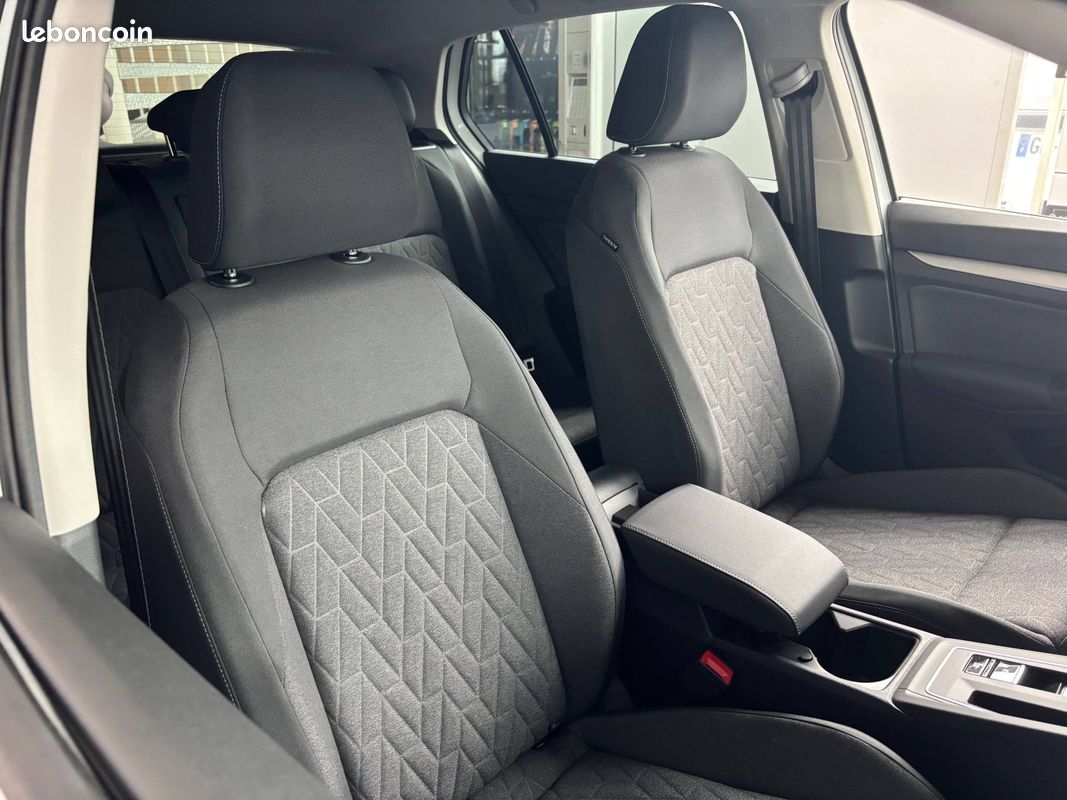 VOLKSWAGEN Golf 1.5 eHybrid 204 DSG6 VW Edition (image 10)