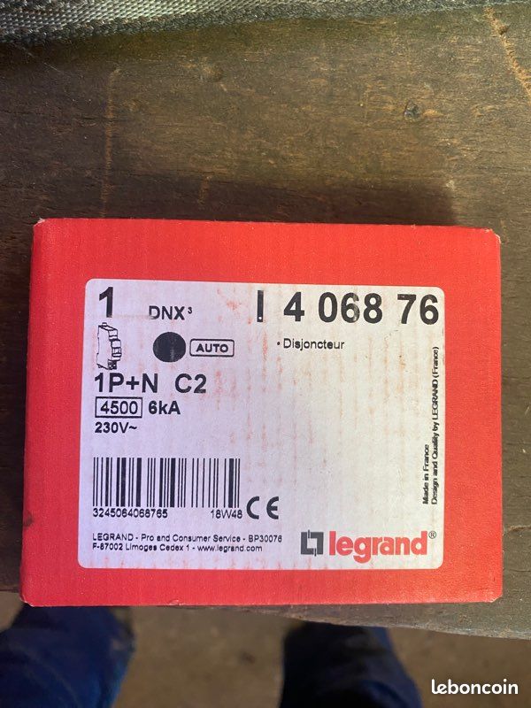 4 disjoncteurs C2 mono Legrand (image 1)