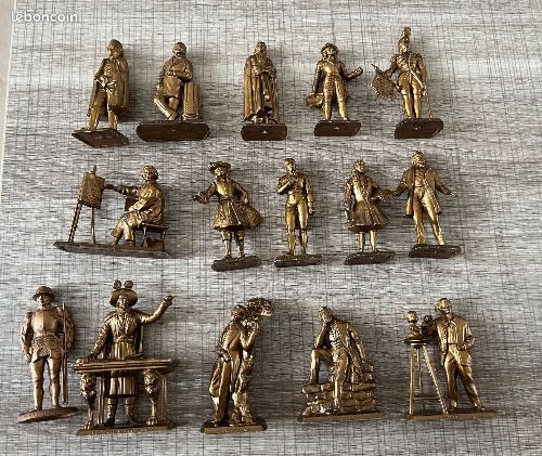 LOT DE 33 FIGURINES JEUX D'ÉCHECS MOKAREX
