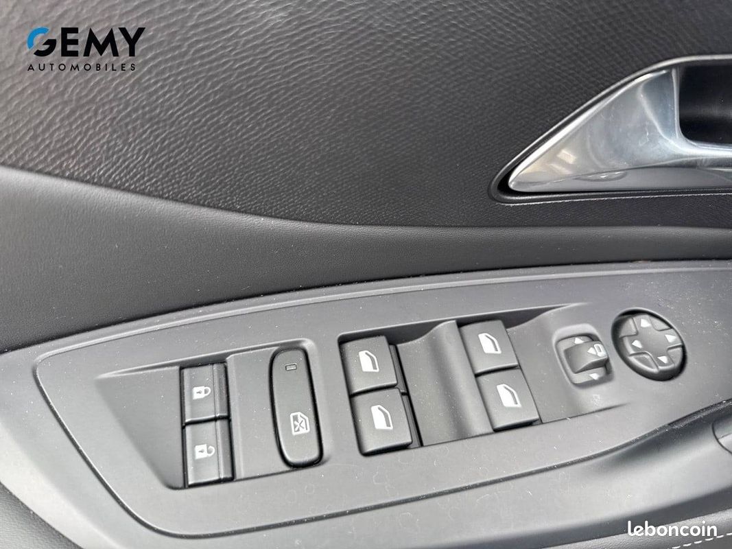 PEUGEOT 308 Hybrid 145 e-DCS6 Allure (image 12)