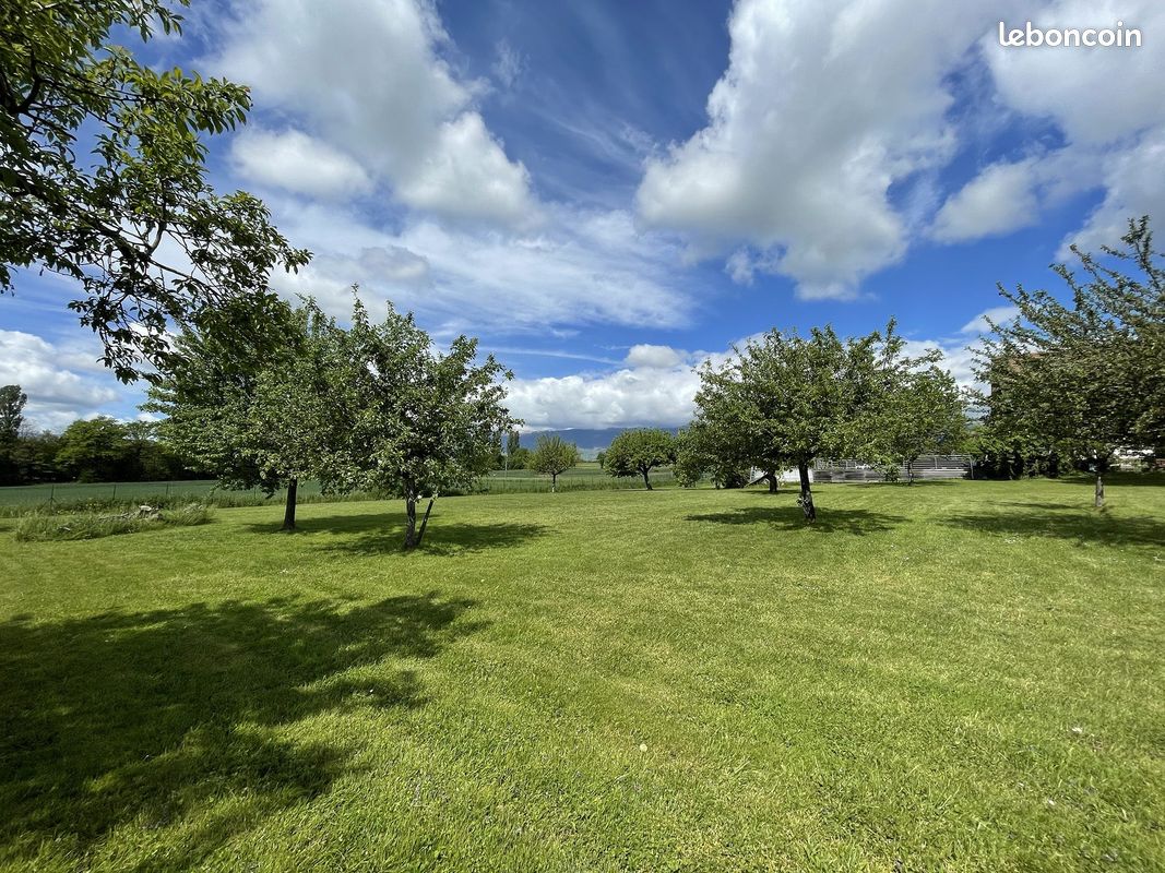 Terrain 2302 m² · à Prévessin-Moëns · 2 302 m² · 425 000 €