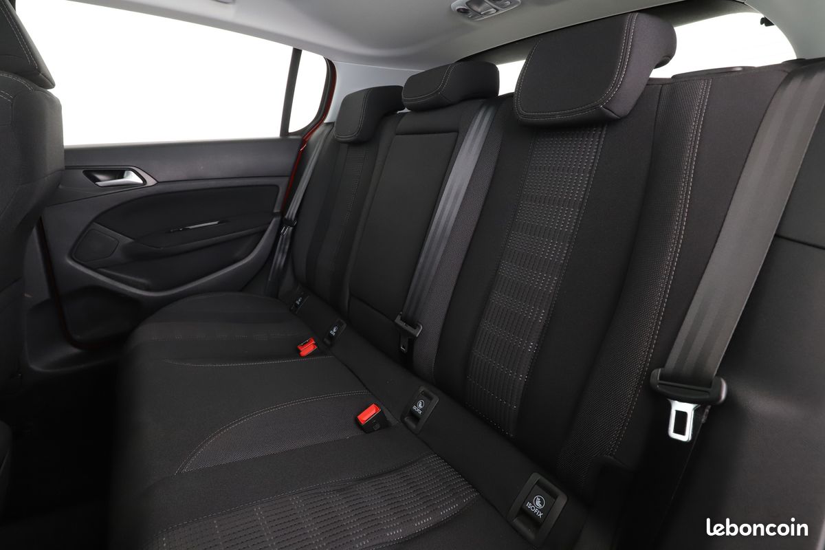 Peugeot 308 1.2 PureTech Allure 130 ch (image 11)
