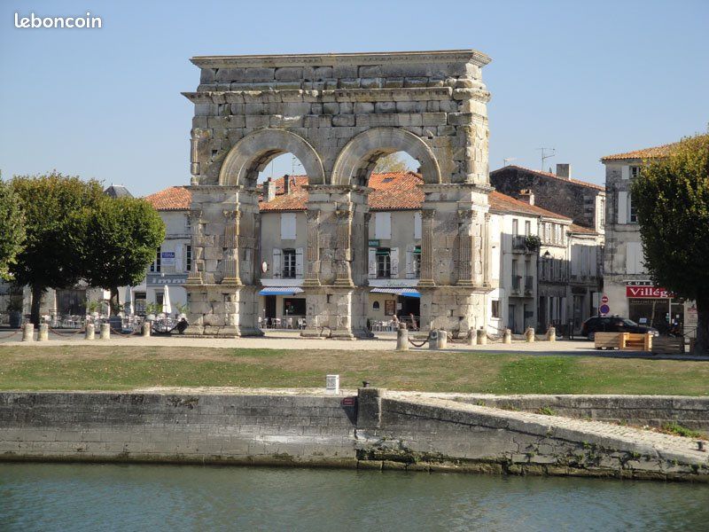 Appartement 2 pièces 82 m² · à Saintes · 82 m² · 701 €/mois