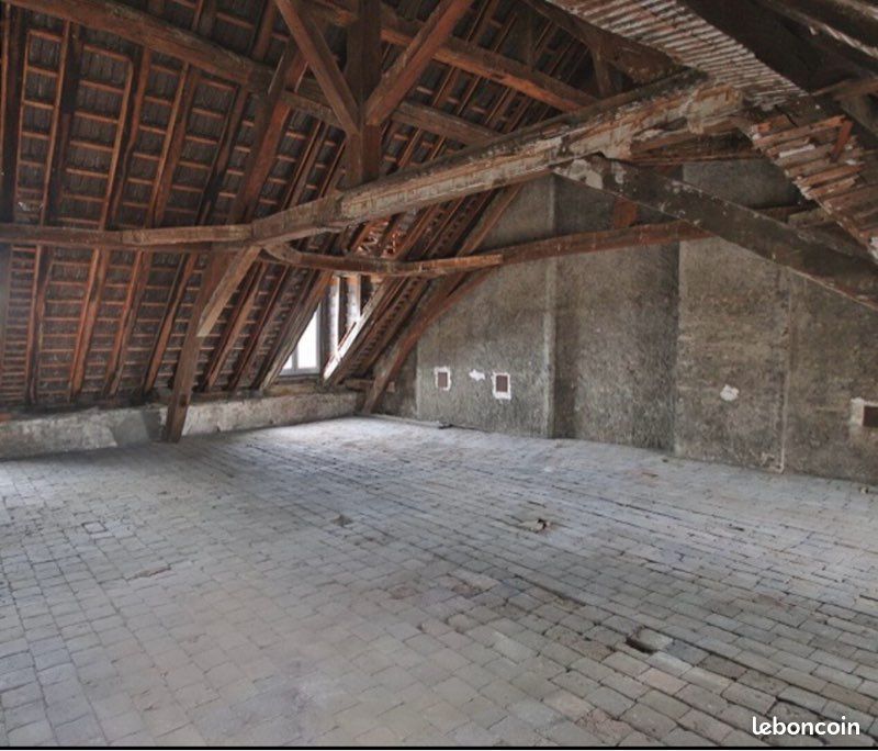 Appartement 1 pièce 70 m² · à Moulins · 70 m² · 20 000 €