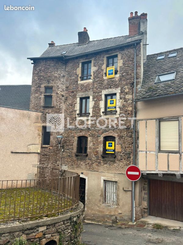 Appartement 8 pièces 147 m² · à Le Monastère · 147 m² · 66 000 €