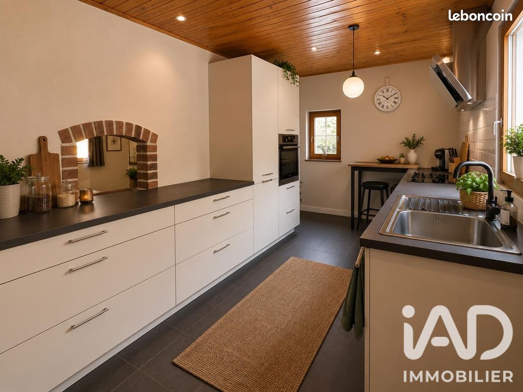 Maison 6 pièces 263 m² · à Saint-Hippolyte · 263 m² · 312 000 €