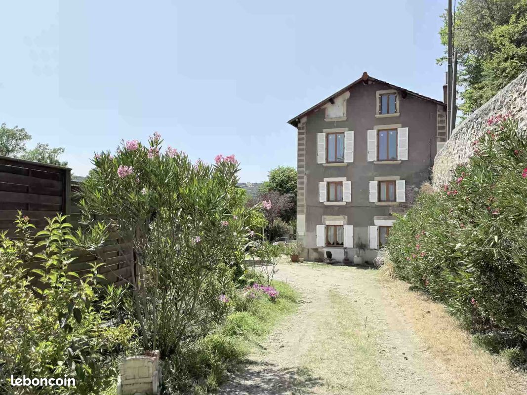Maison 8 pièces 161 m² · à Vienne · 161 m² · 250 000 €