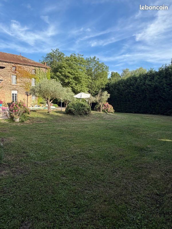 Maison 9 pièces 300 m² · à Saint-Barthélemy-de-Vals · 300 m² · 850 000 €
