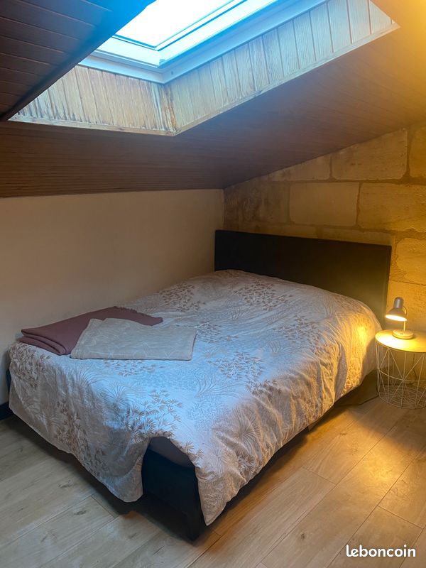 Lit double (matelas, sommier, cadre) (image 1)
