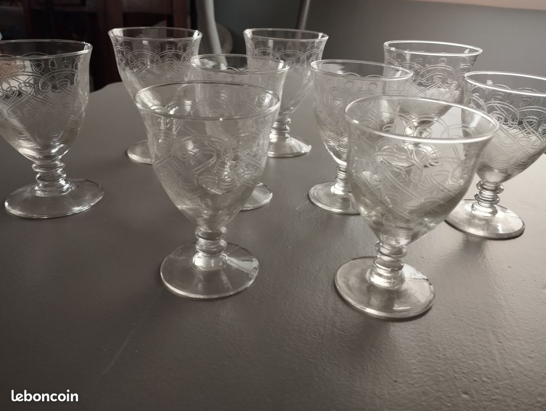 Lot De 10 Verres Anciens – Gravés Et Taillés – Transparent (État Correct)