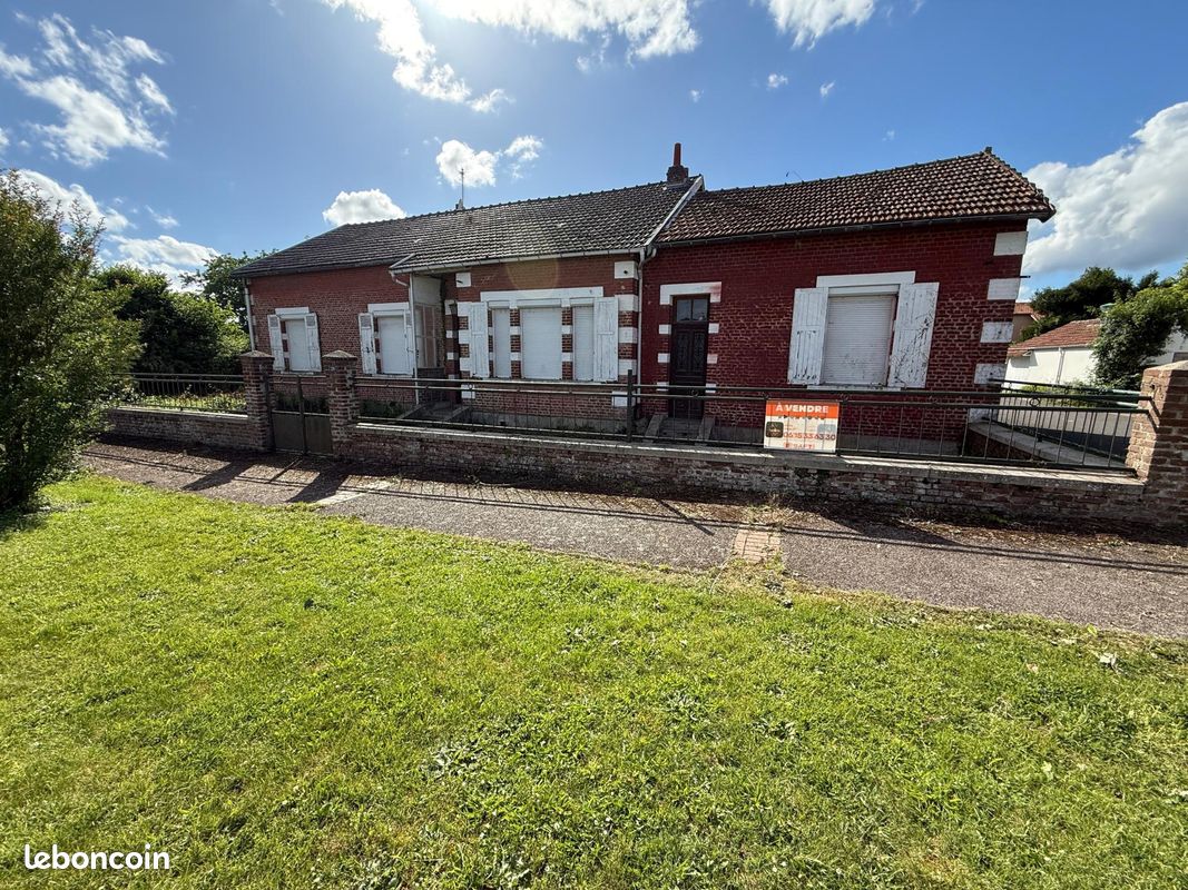 Maison 8 pièces 200 m² · à Montescourt-Lizerolles · 200 m² · 130 000 €